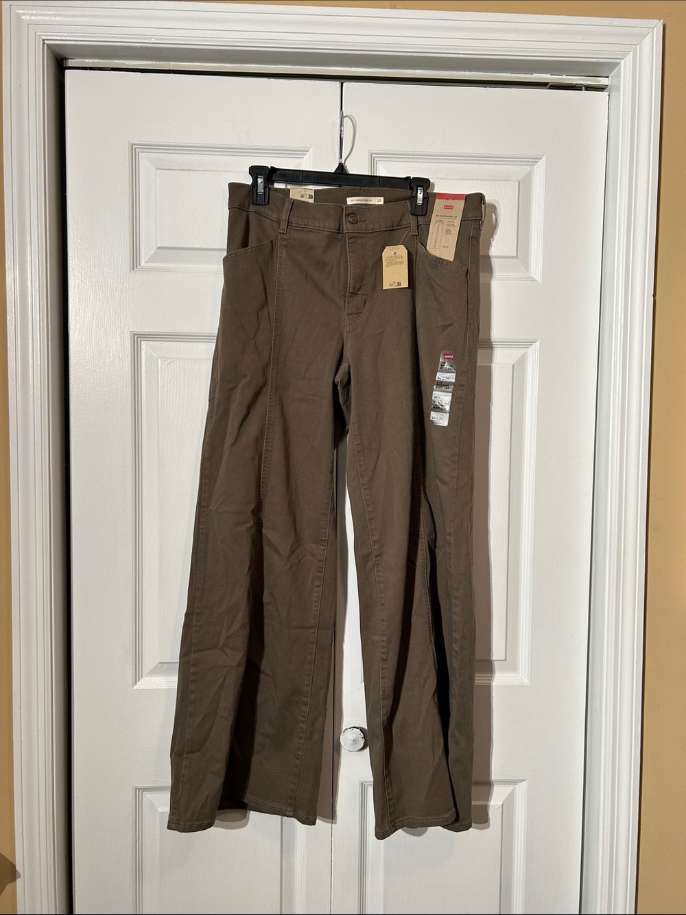 NWTLevi's 318 Shaping Wide Leg Olive Brown Shade Relaxed Chino Pants Size 32X32